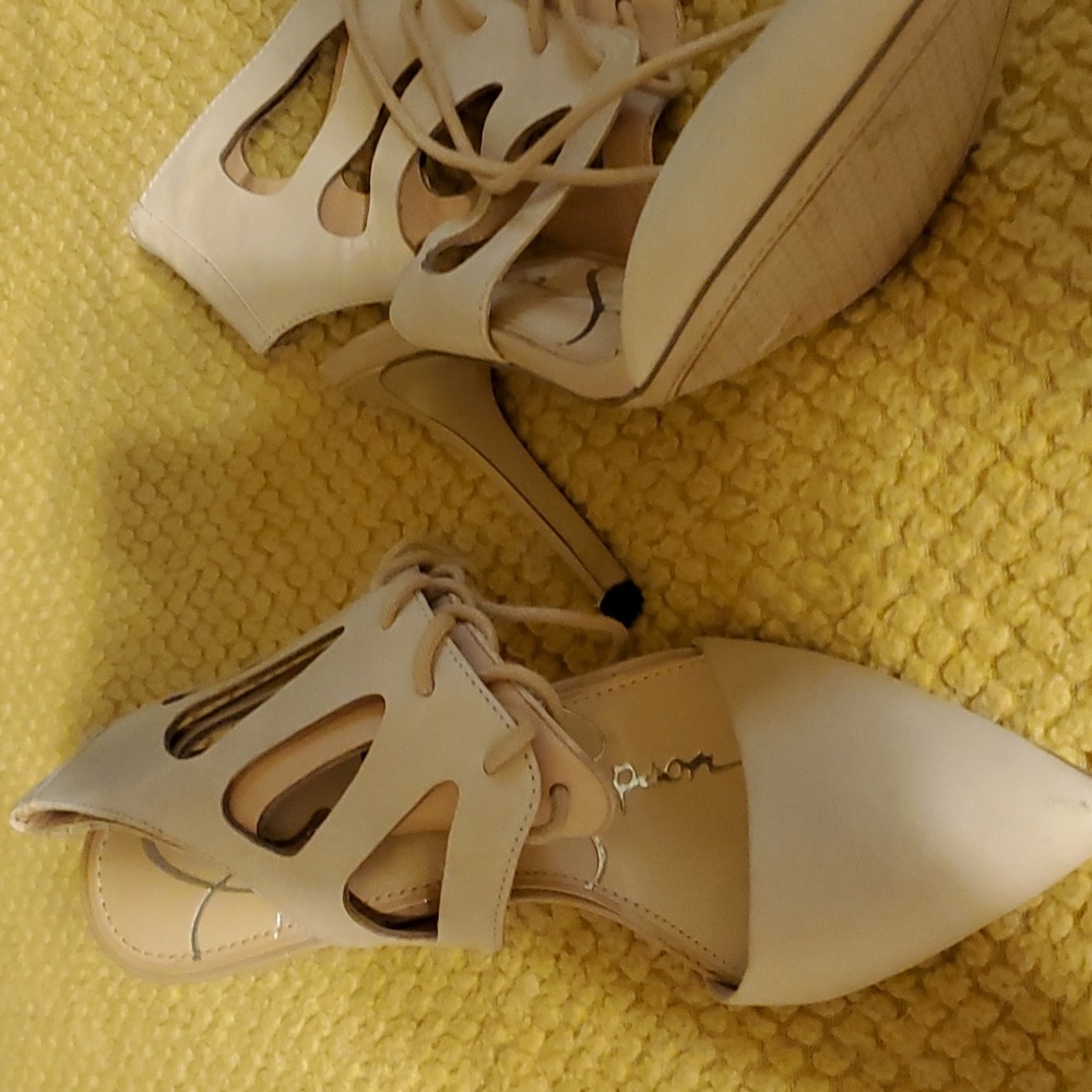 Jessica Simpson beige heel out lace up shoes with 4 inch heel